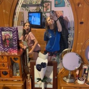 Meet your Posher, Phoenix